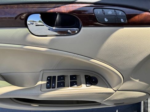 Used 2011 Buick Lucerne CXL FWD image 37