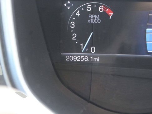 Used 2015 Ford Fusion SE w/ Equipment Group 202A FWD image 10