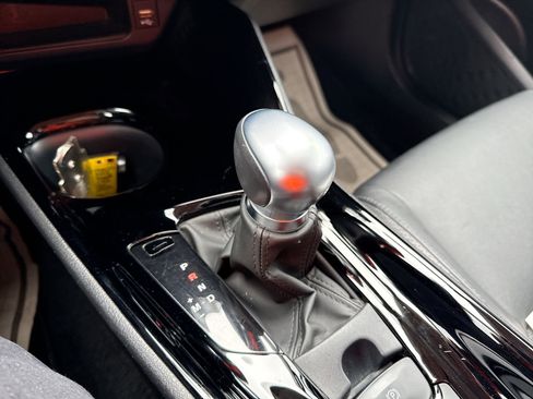 Used 2022 Toyota C-HR Limited FWD image 20