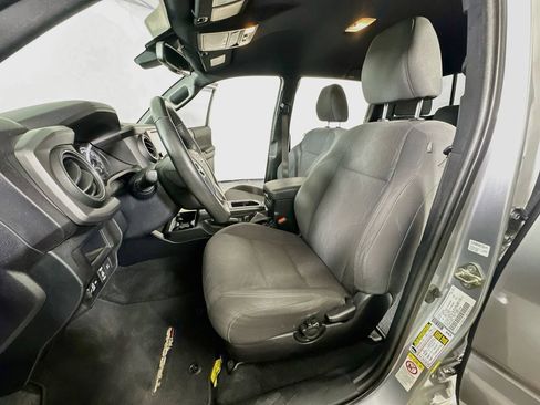 Used 2019 Toyota Tacoma TRD Sport AWD/4WD image 15