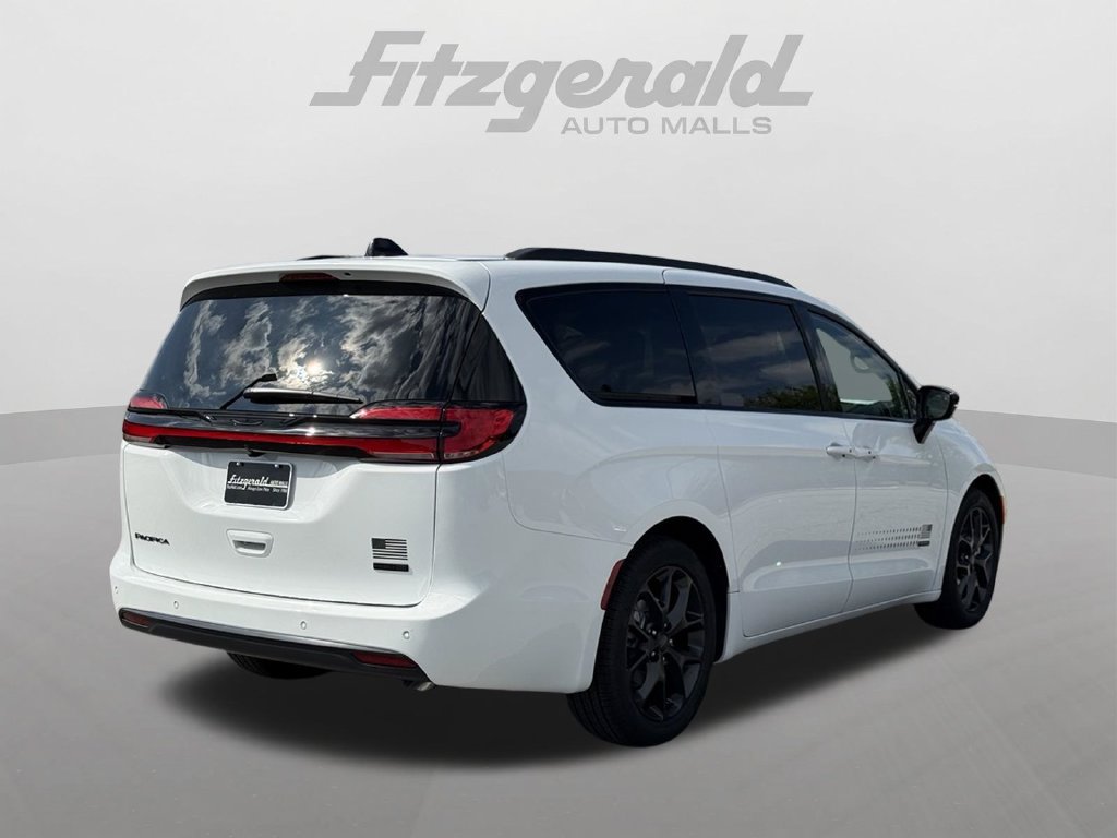 New 2027 Chrysler Pacifica Select FWD image 7