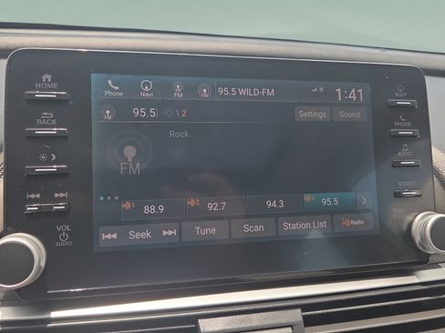 Used 2018 Honda Accord Touring image 29