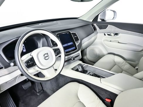 Certified 2025 Volvo XC90 B5 Plus AWD/4WD image 6