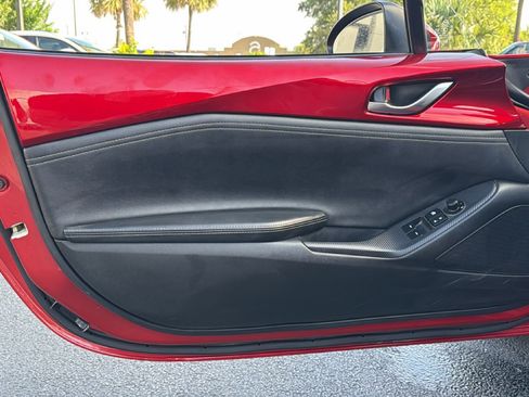 Used 2025 MAZDA MX-5 Miata RF Grand Touring RWD image 17