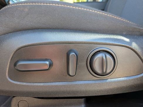 Used 2018 Chevrolet Traverse LT FWD image 12