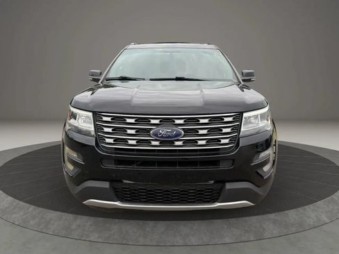 Used 2016 Ford Explorer XLT w/ Equipment Group 202A AWD/4WD image 2