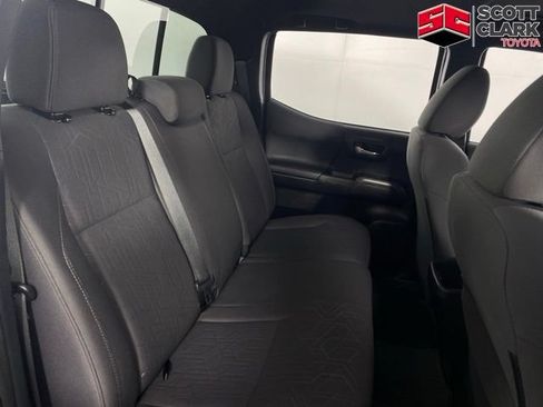 Used 2017 Toyota Tacoma TRD Sport w/ Premium & Technology Package AWD/4WD image 16