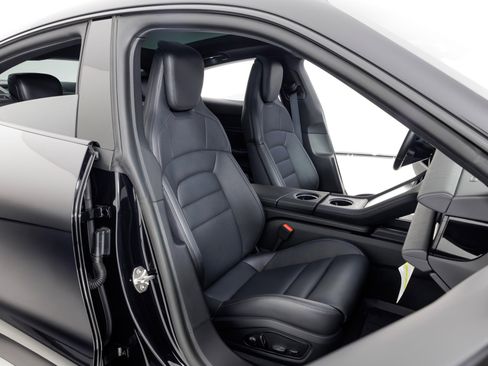 Used 2024 Porsche Taycan image 30