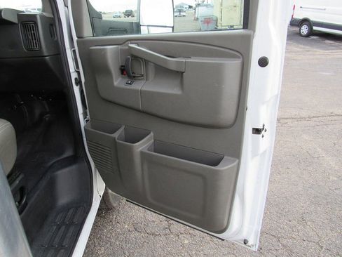 Used 2022 GMC Savana 3500 Extended w/ Power Convenience Package RWD image 12