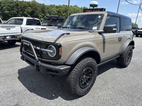 Used 2025 Ford Bronco Badlands AWD/4WD image 3