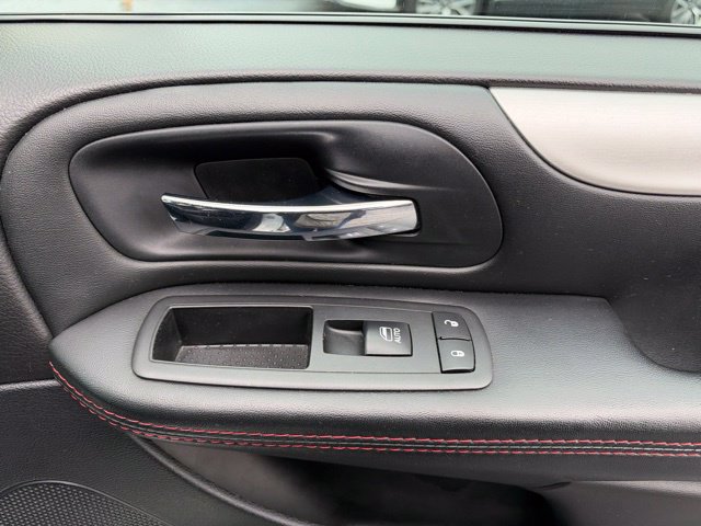Used 2018 Dodge Grand Caravan GT FWD image 31