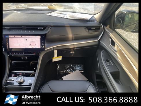 New 2026 Jeep Grand Cherokee Limited AWD/4WD image 17
