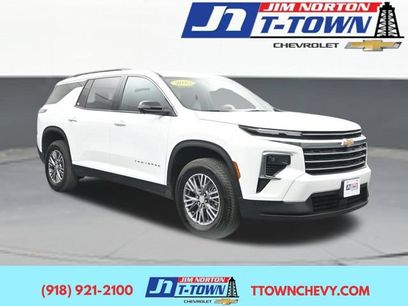 Used 2025 Chevrolet Traverse LT w/ Driver Confidence Package