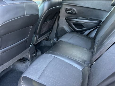 Used 2022 Chevrolet Trax LT w/ Driver Confidence Package image 12