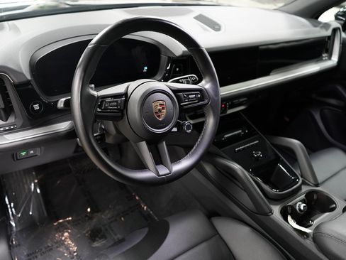 Used 2024 Porsche Cayenne AWD/4WD image 12