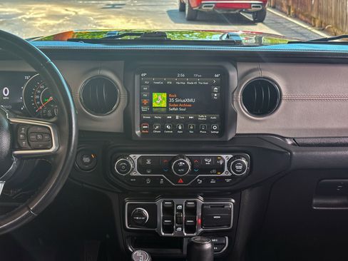 Used 2022 Jeep Wrangler Unlimited Sahara AWD/4WD image 7