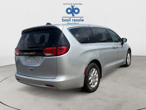 Used 2023 Chrysler Voyager LX FWD image 6