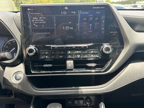 Used 2021 Toyota Highlander Platinum AWD/4WD image 29