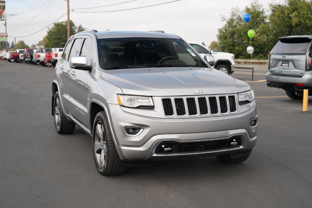 Used 2015 Jeep Grand Cherokee Overland w/ Advanced Technology Group AWD/4WD image 2