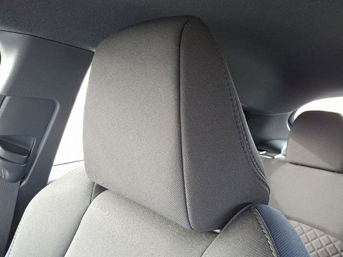 Used 2022 Toyota C-HR XLE image 18