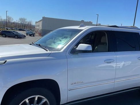 Used 2018 GMC Yukon XL Denali image 2