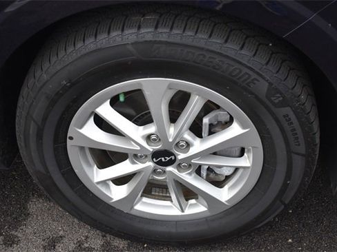 Certified 2023 Kia Carnival LX image 11