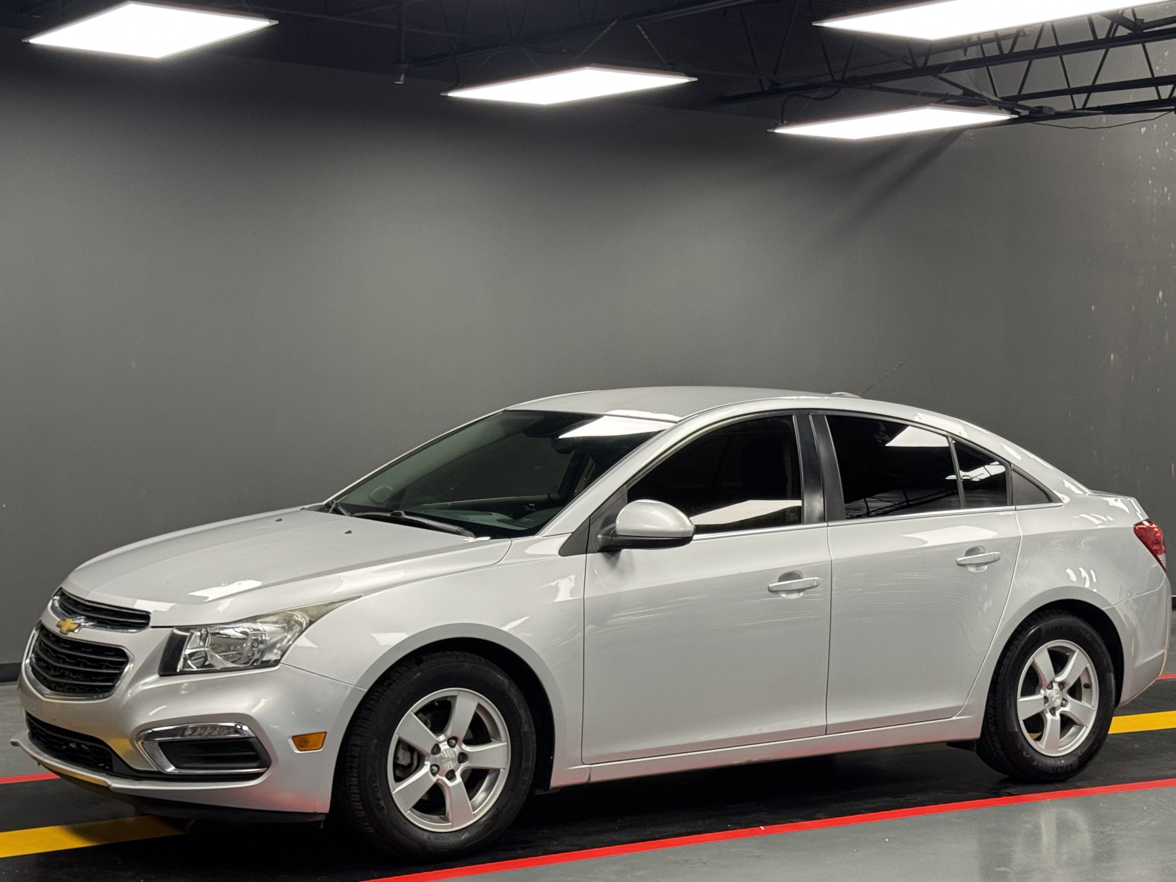 Used 2015 Chevrolet Cruze LT FWD image 1