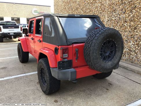 Used 2017 Jeep Wrangler Unlimited Sahara w/ Connectivity Group AWD/4WD image 5