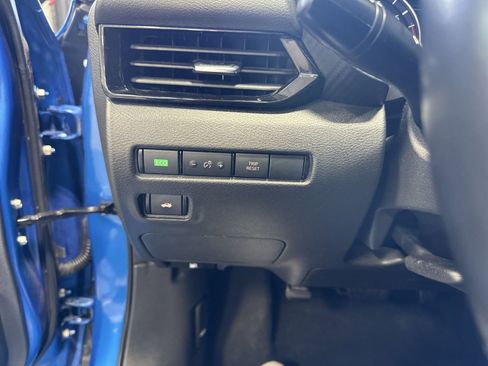 Certified 2022 Nissan Sentra SV FWD image 22