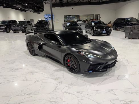 Used 2021 Chevrolet Corvette Stingray Coupe w/ Z51 Performance Package RWD image 4