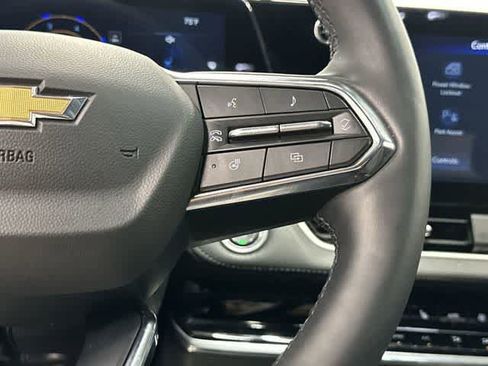 Used 2025 Chevrolet Equinox LT w/ Convenience Package II image 17