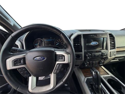 Used 2018 Ford F150 Lariat image 29