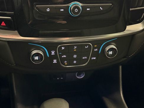 Used 2021 Chevrolet Traverse LS image 19