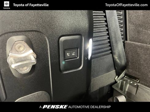 Used 2025 Land Rover Defender 130 X-Dynamic SE AWD/4WD image 11