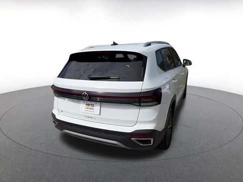 Used 2025 Volkswagen Taos SE image 14