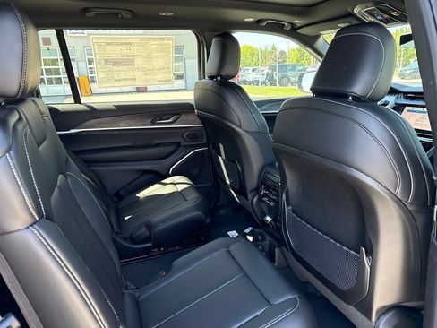 New 2026 Jeep Grand Cherokee L Limited w/ Luxury Tech Group II AWD/4WD image 13