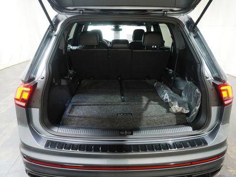 Certified 2023 Volkswagen Tiguan SE R-Line FWD image 5