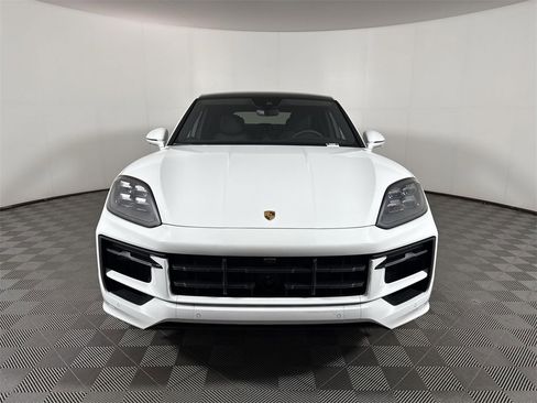 New 2025 Porsche Cayenne Coupe image 10
