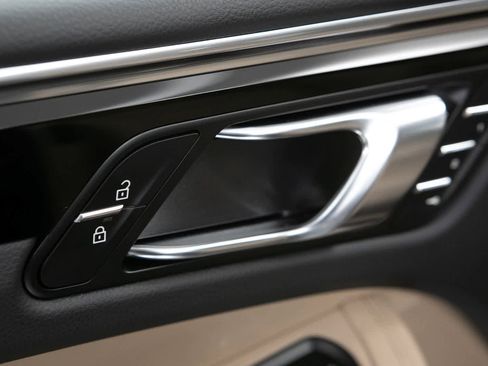 New 2026 Porsche Macan AWD/4WD image 26