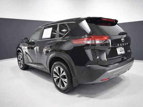 Certified 2023 Nissan Rogue SV image 3