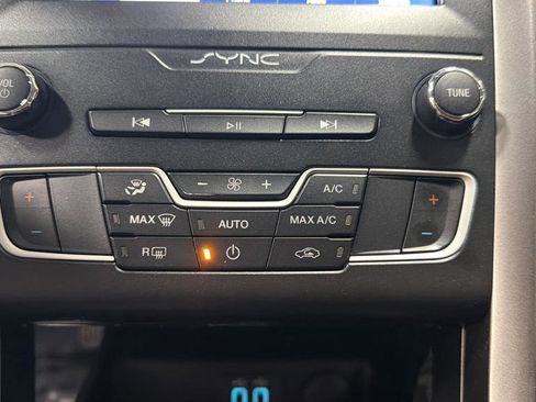 Used 2020 Ford Fusion SE image 14