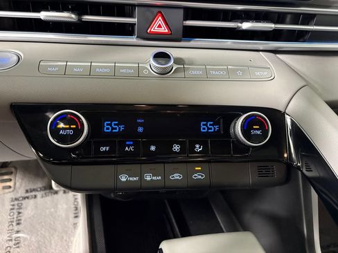 Used 2025 Hyundai Elantra SEL FWD image 18