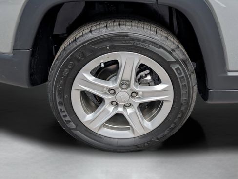 Used 2023 Jeep Compass Latitude image 25