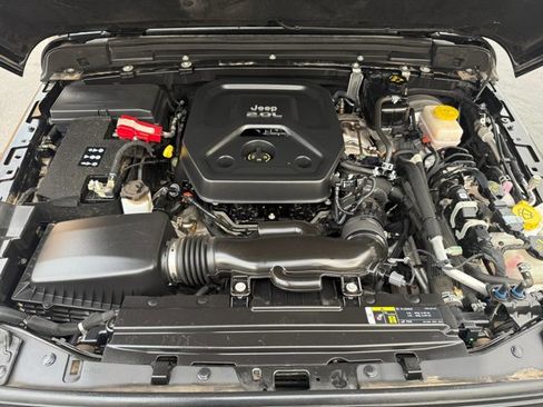 Used 2020 Jeep Wrangler Unlimited Sahara image 18