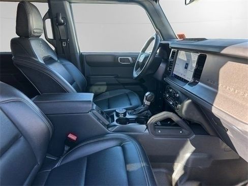 Used 2025 Ford Bronco Badlands image 15