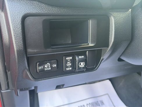 Used 2017 Toyota Tacoma TRD Sport AWD/4WD image 12