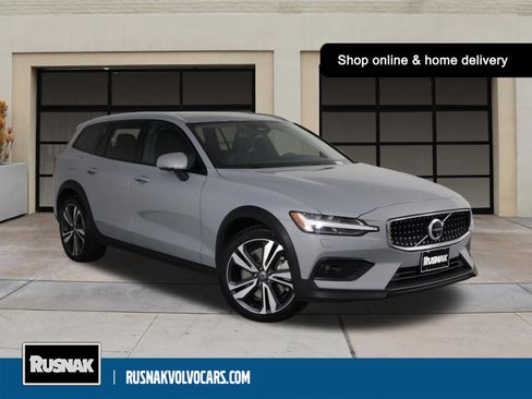 Certified 2025 Volvo V60 B5 Cross Country Plus AWD/4WD image 1