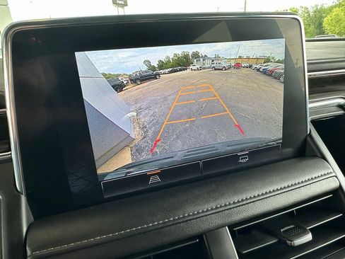 Used 2023 GMC Yukon XL SLE w/ Gmc Pro Safety Plus Package AWD/4WD image 28