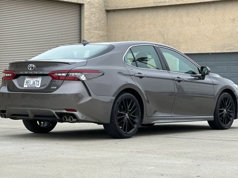 Used 2023 Toyota Camry XSE image 3
