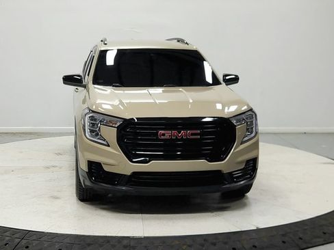 Used 2023 GMC Terrain SLE w/ Driver Convenience Package FWD image 3
